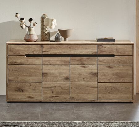 Nbytek do obvacho pokoje BERGAMO_ sideboard 10 M6 HH 20_ rozmry /v/h_ 185/87/44 cm_ eln pohled_ foto s dekorac_ obr. 15